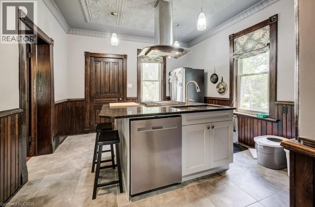 6 Tweed Street, Waterloo, ON - Indoor Photo Showing Kitchen
