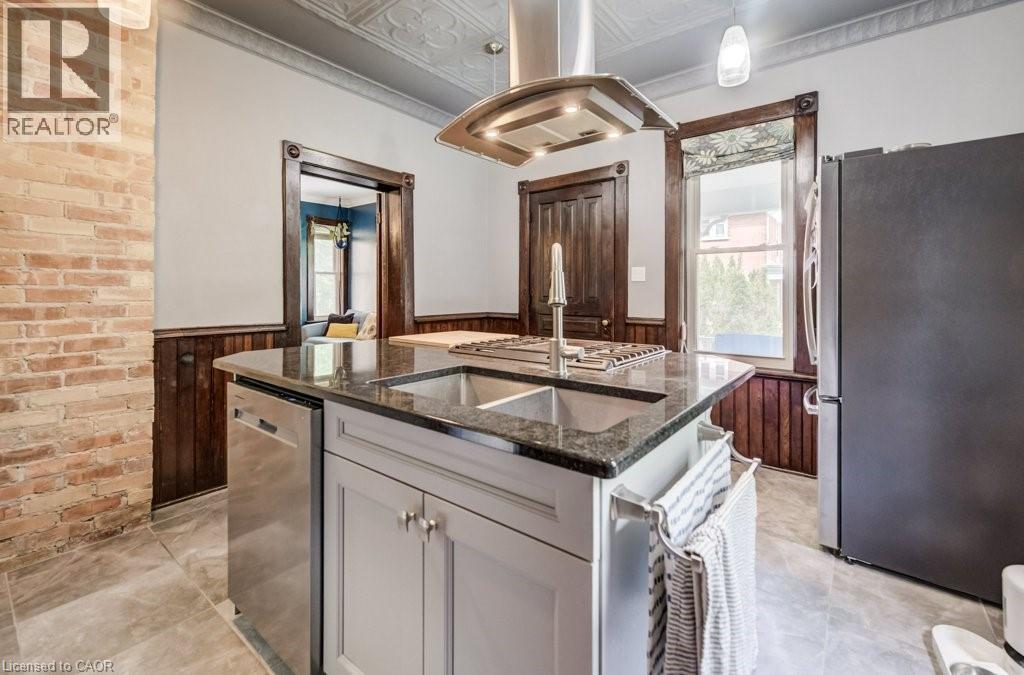 6 Tweed Street, Waterloo, ON - Indoor Photo Showing Kitchen