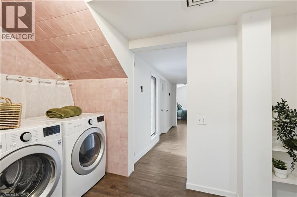 35 Chatham Street, Hamilton, ON - Indoor Photo Showing Laundry Room