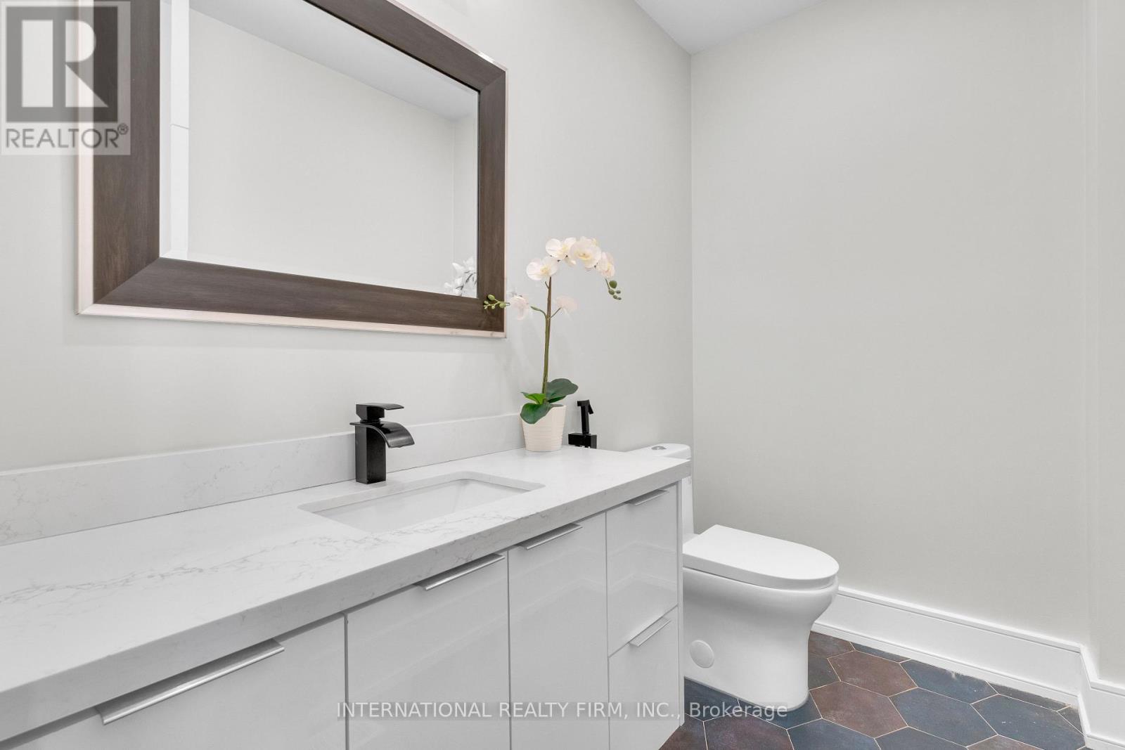 46 Sunnypoint Crescent, Toronto, ON