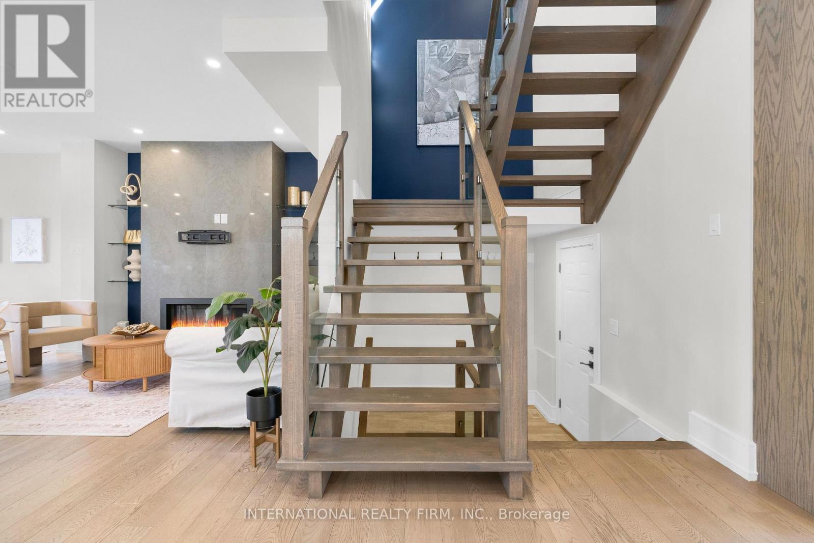 46 Sunnypoint Crescent, Toronto, ON