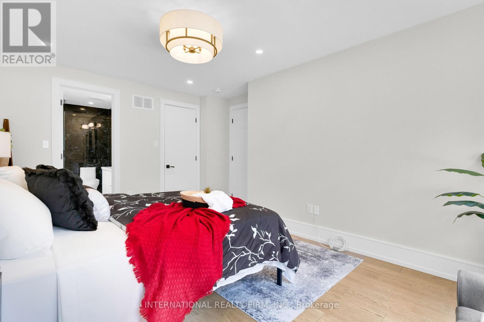 46 Sunnypoint Crescent, Toronto, ON