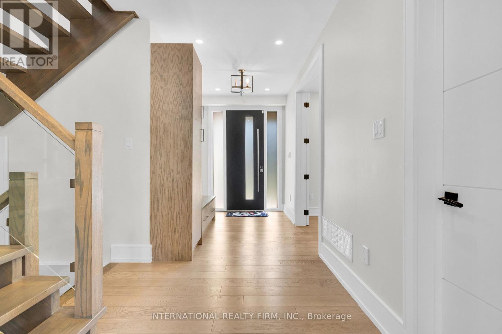 46 Sunnypoint Crescent, Toronto, ON