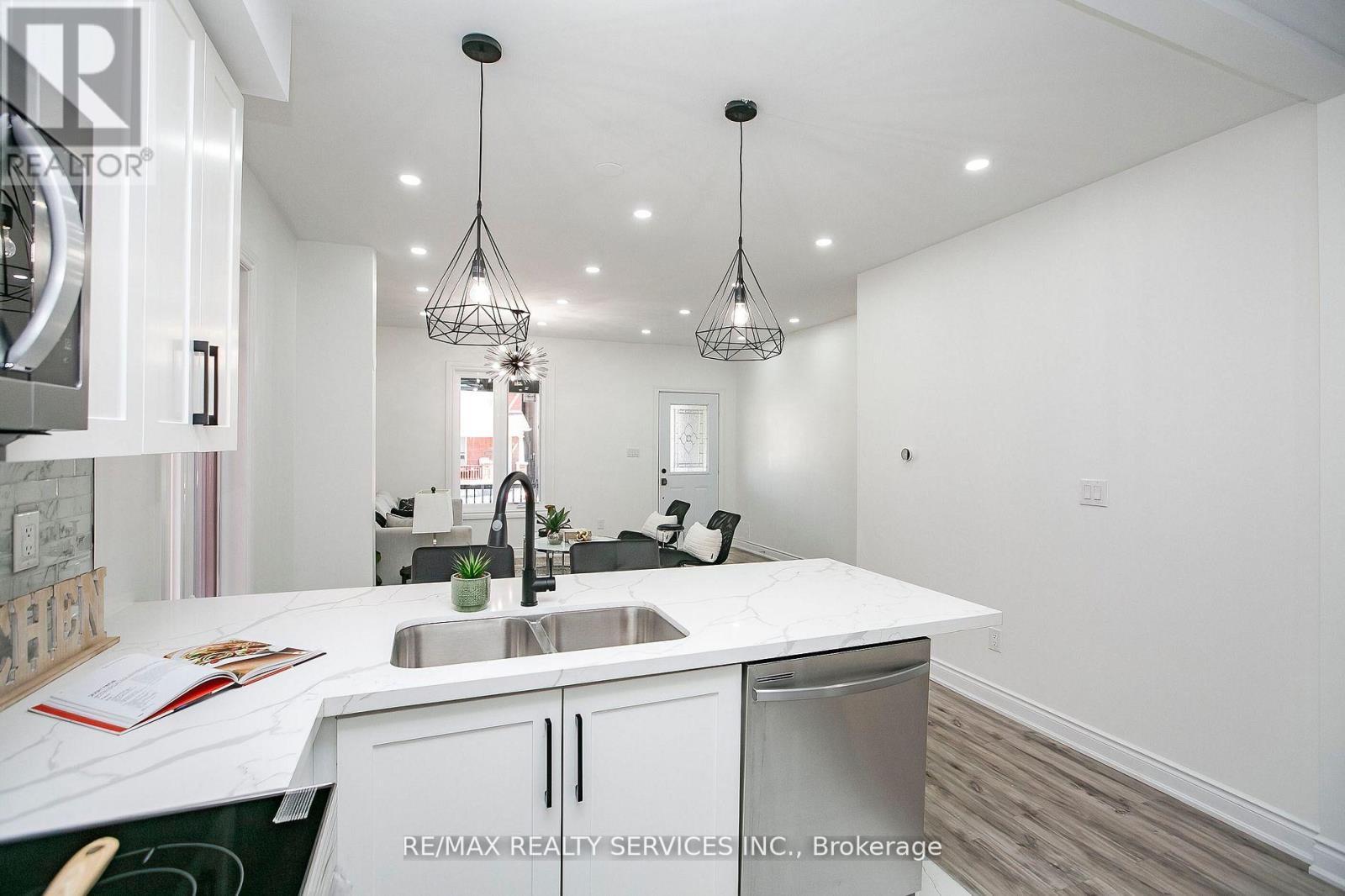 20 Somerset Avenue, Hamilton, ON