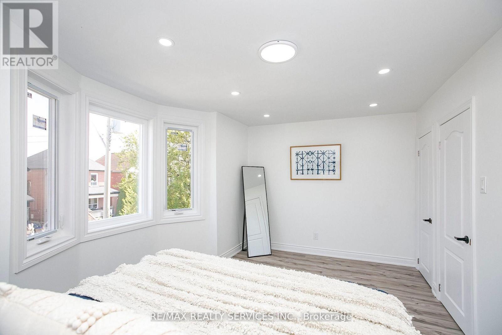 20 Somerset Avenue, Hamilton, ON