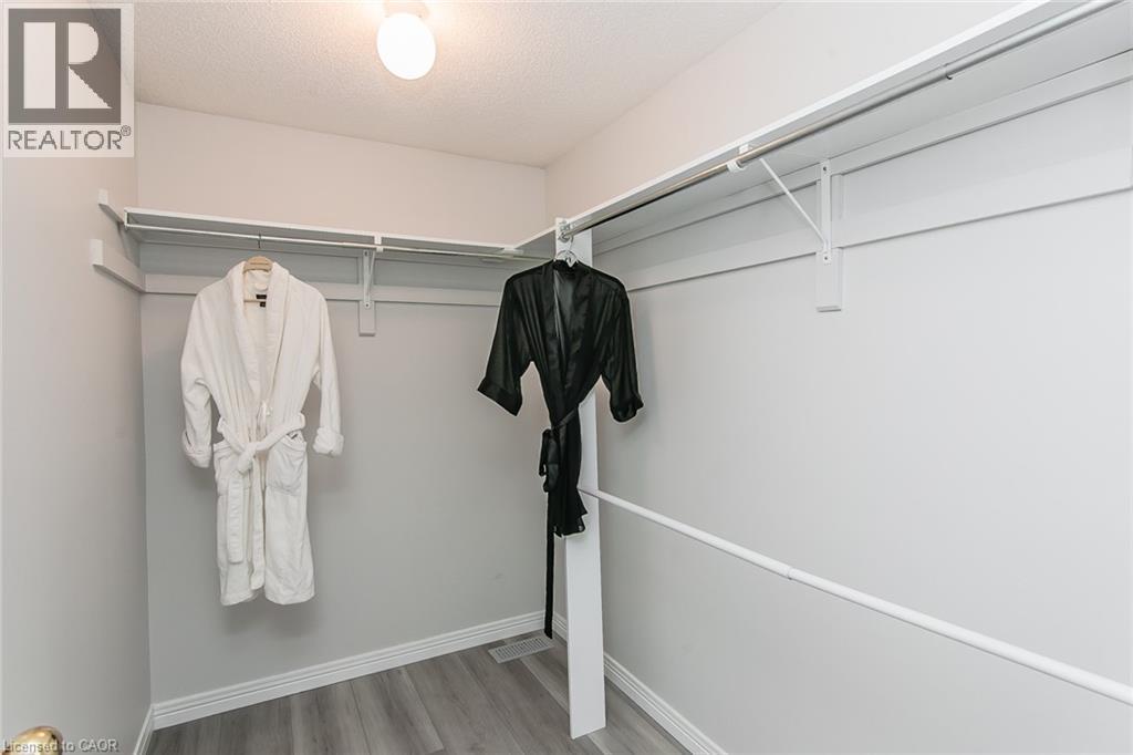 570 Hallmark Drive, Waterloo, ON