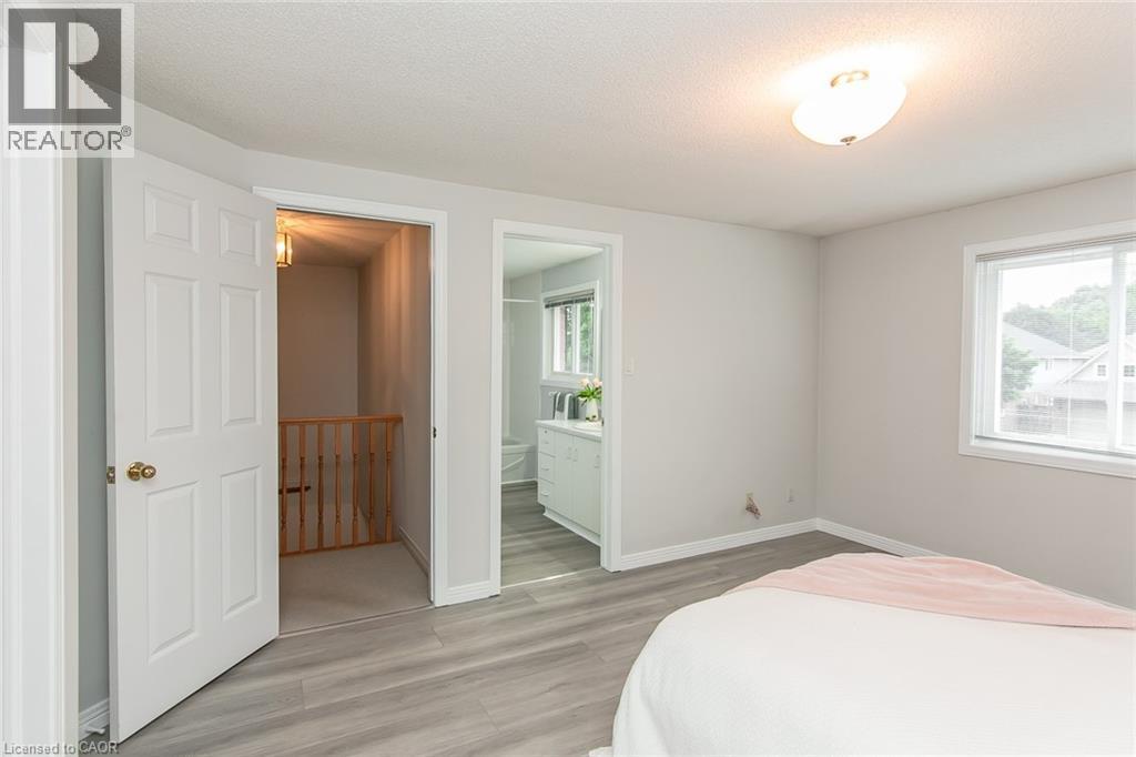 570 Hallmark Drive, Waterloo, ON
