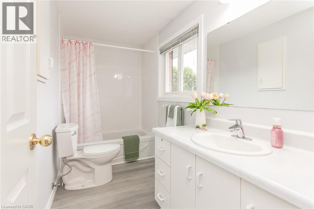 570 Hallmark Drive, Waterloo, ON