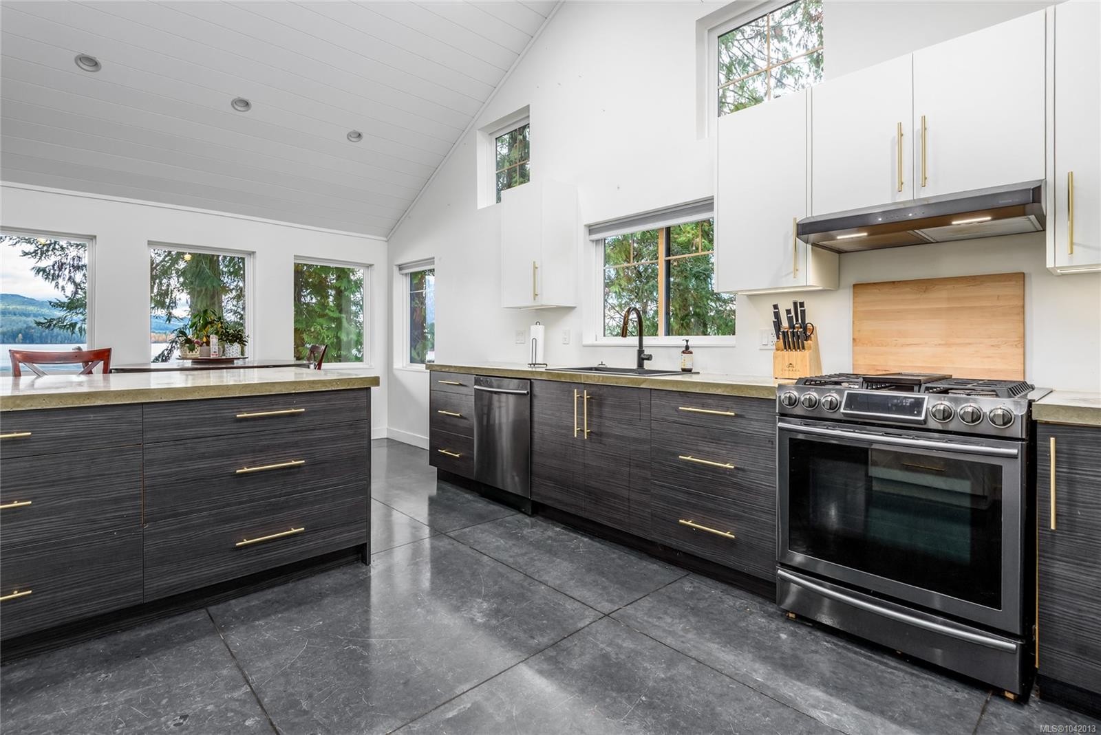 111 Horbury Rd, Cumberland, BC
