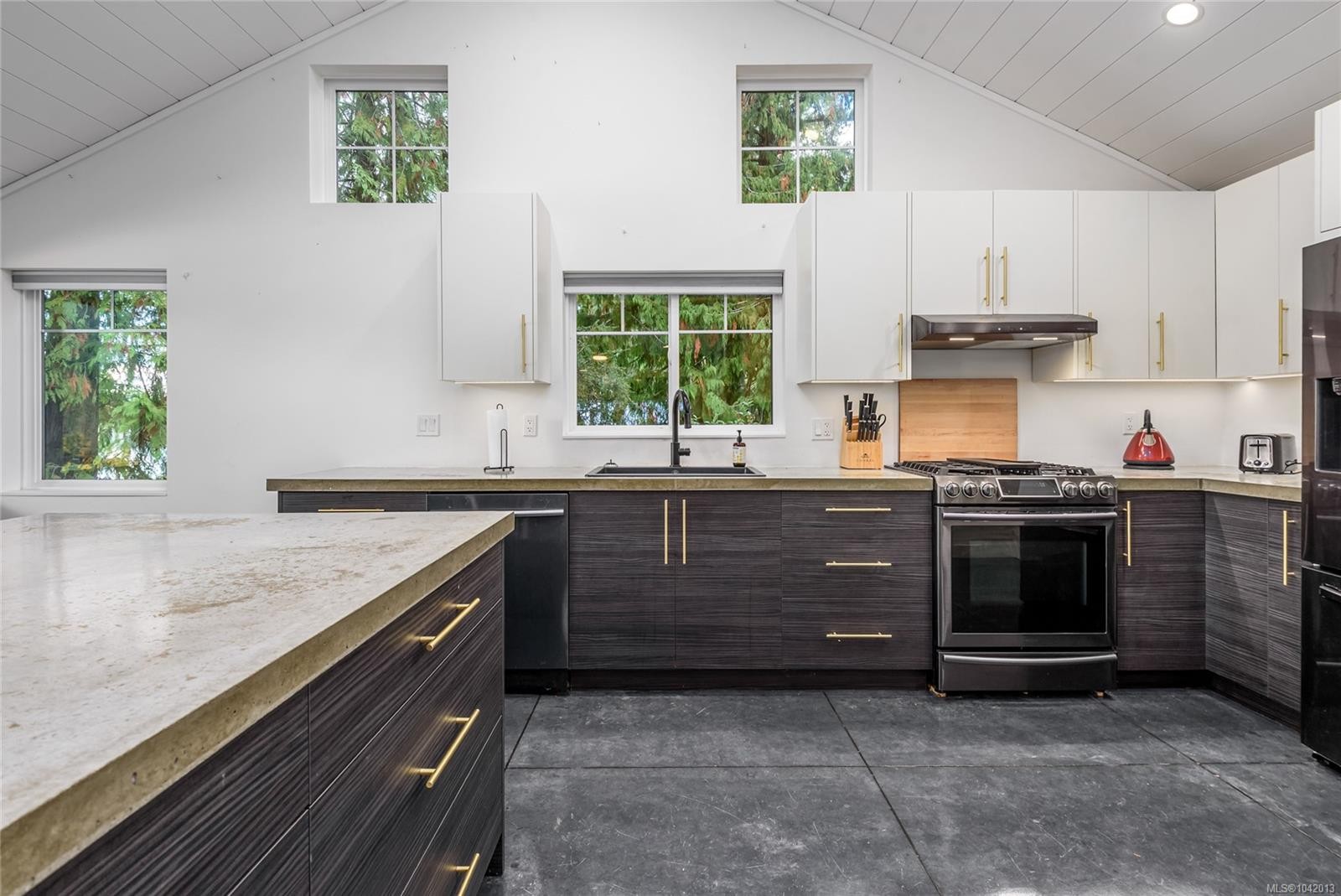 111 Horbury Rd, Cumberland, BC