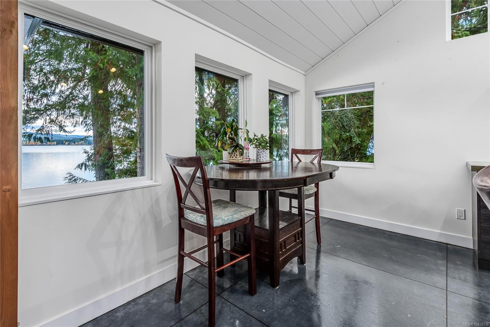 111 Horbury Rd, Cumberland, BC
