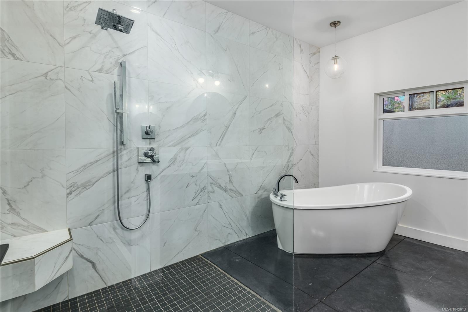 111 Horbury Rd, Cumberland, BC