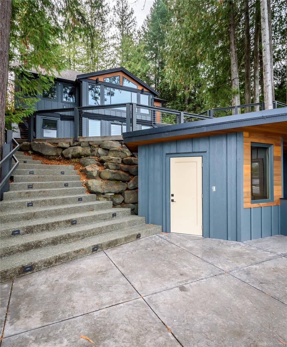 111 Horbury Rd, Cumberland, BC