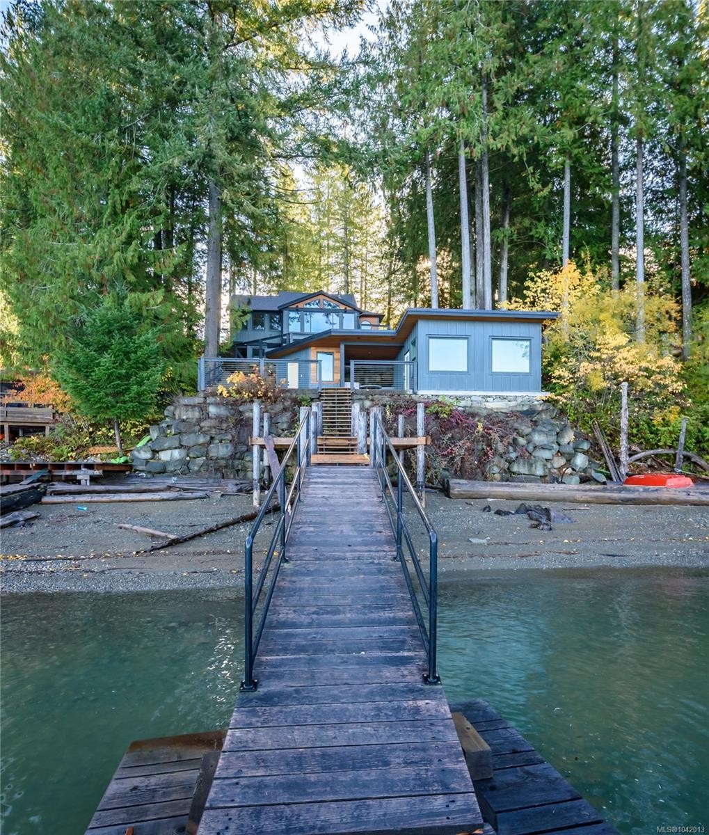 111 Horbury Rd, Cumberland, BC