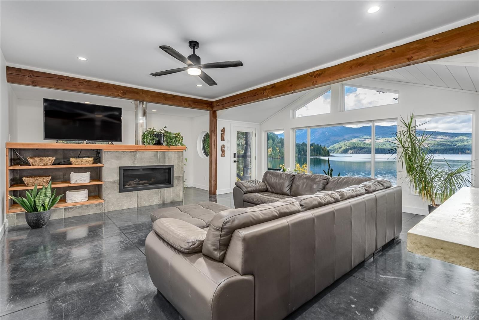 111 Horbury Rd, Cumberland, BC