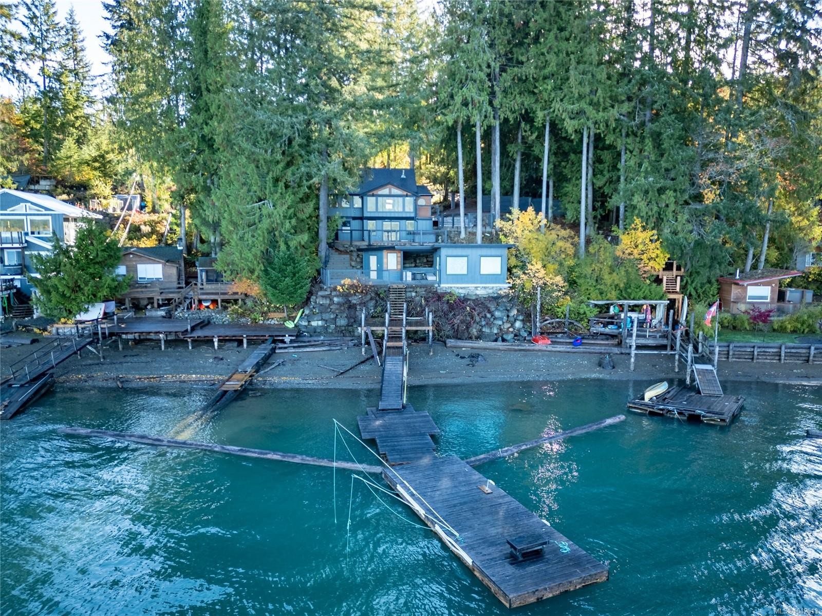 111 Horbury Rd, Cumberland, BC