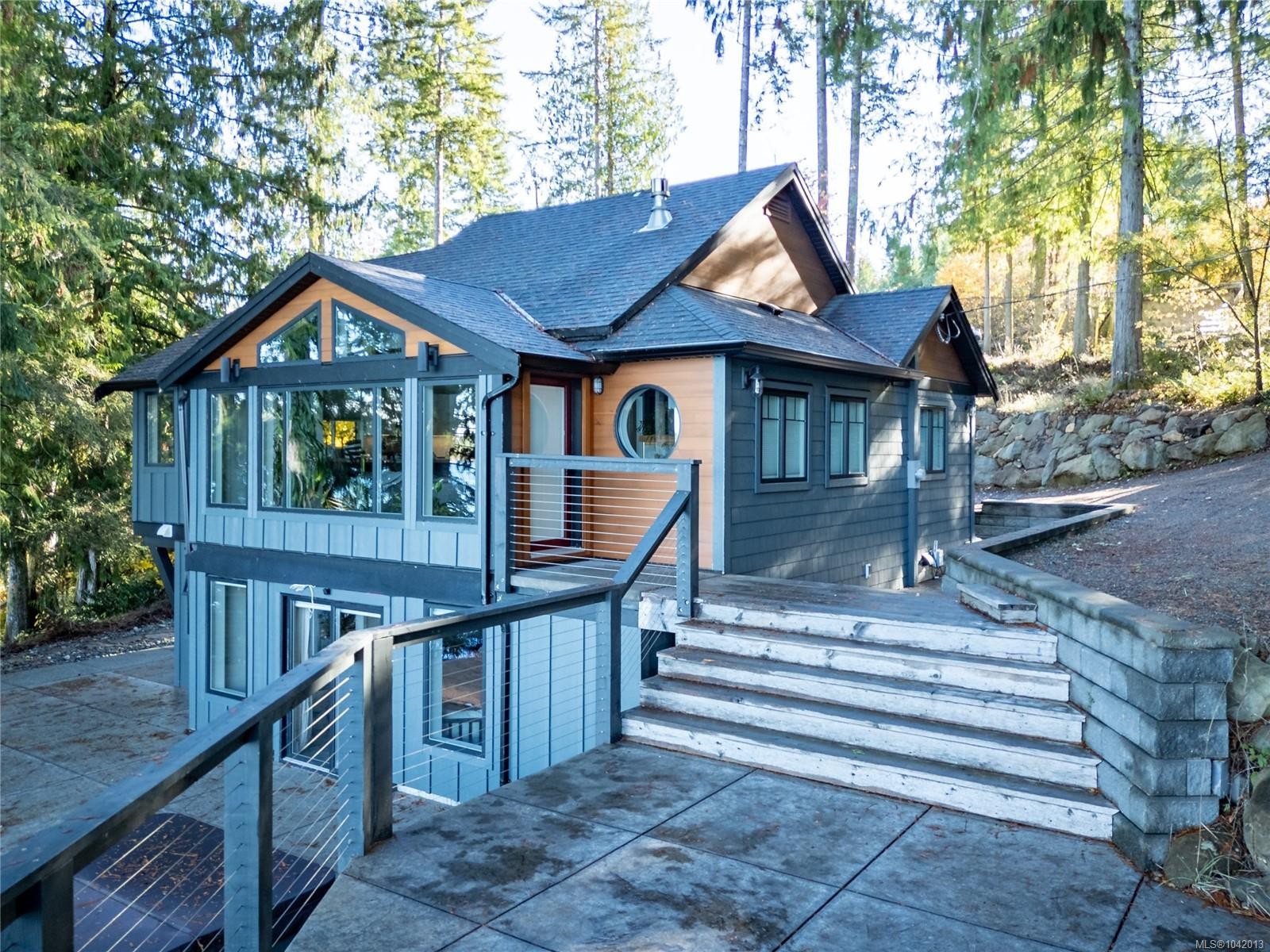 111 Horbury Rd, Cumberland, BC