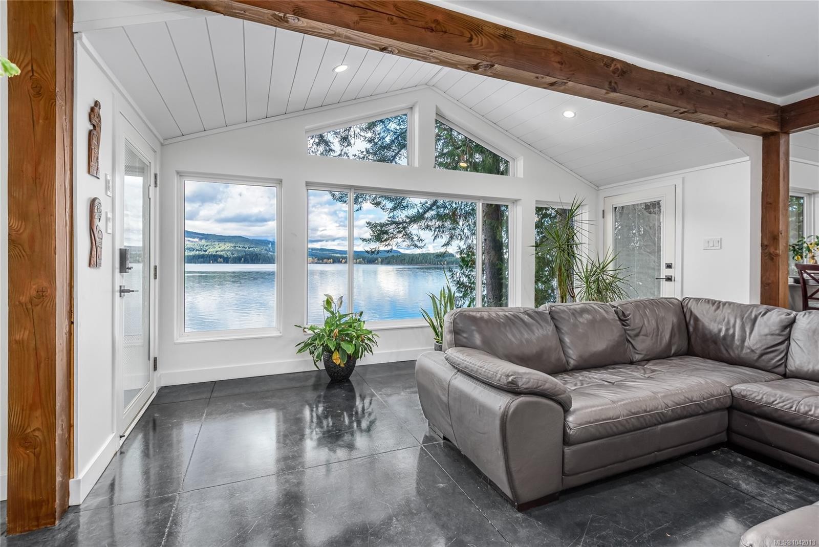 111 Horbury Rd, Cumberland, BC
