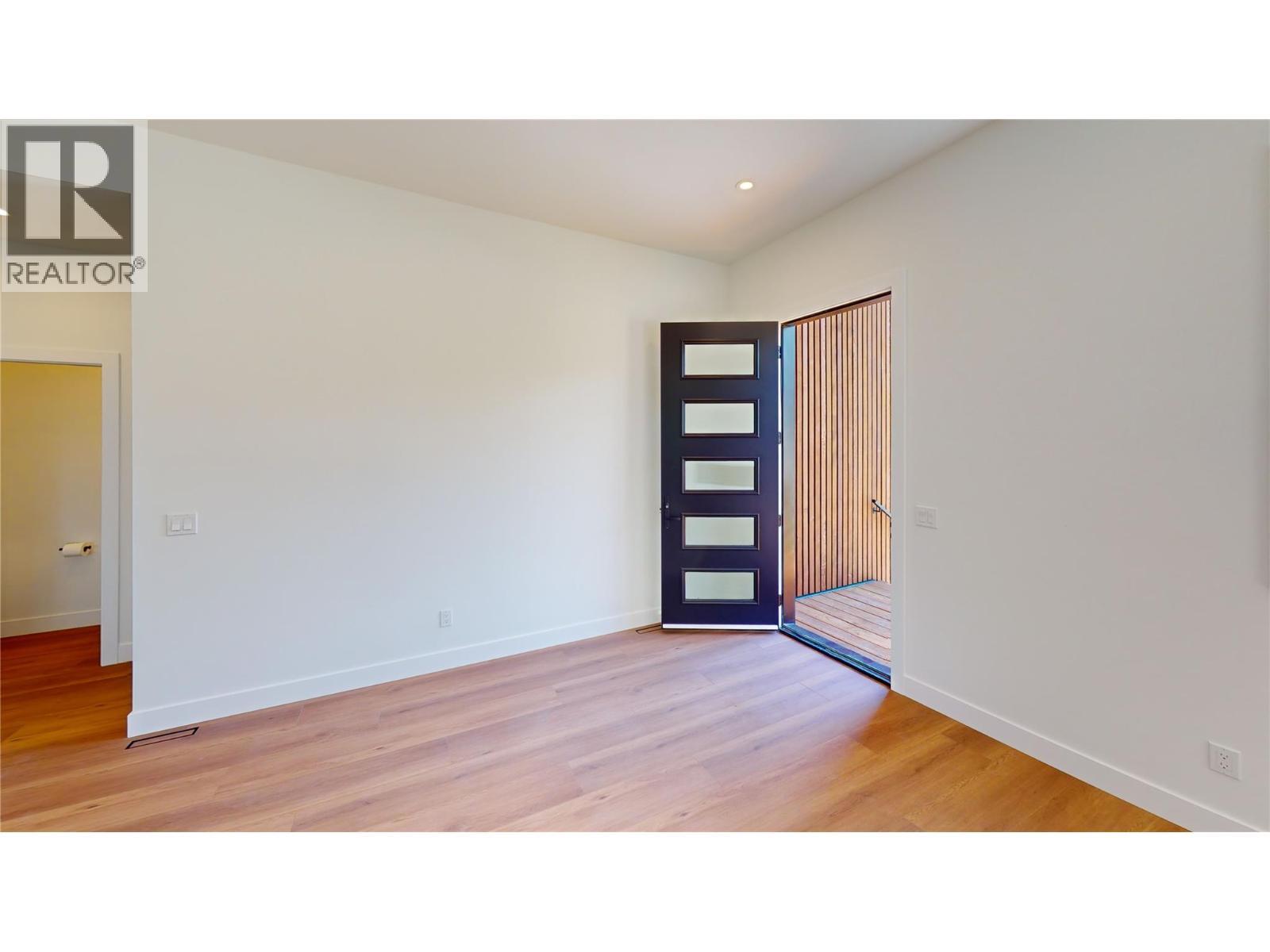 2636 Taynton Trail, Invermere, BC - Indoor Photo Showing Kitchen With Double Sink With Upgraded Kitchen