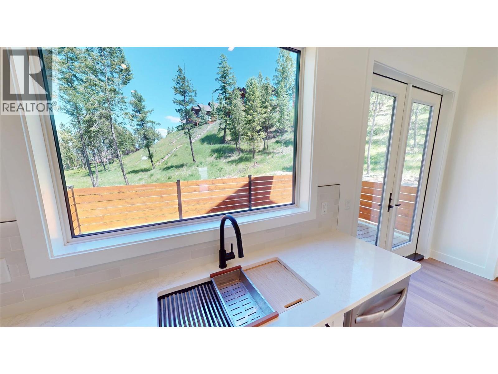 Walk-In Closet - 2636 Taynton Trail, Invermere, BC - Indoor