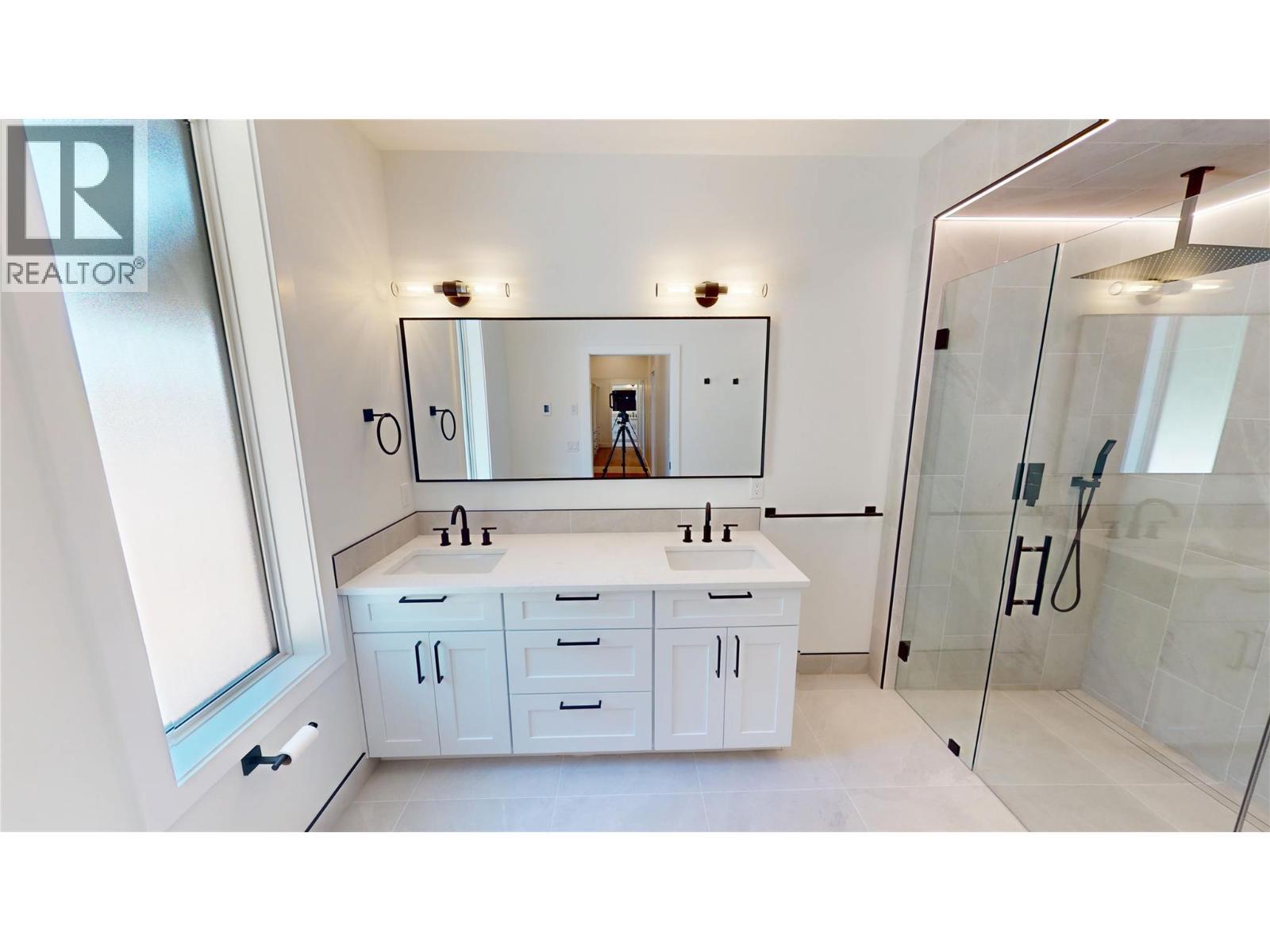 Main Floor Half Bath - 2636 Taynton Trail, Invermere, BC - Indoor Photo Showing Bathroom