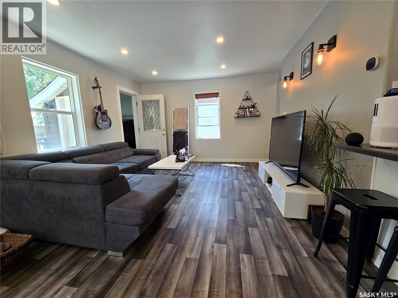 107 9Th Avenue S, Weyburn, SK