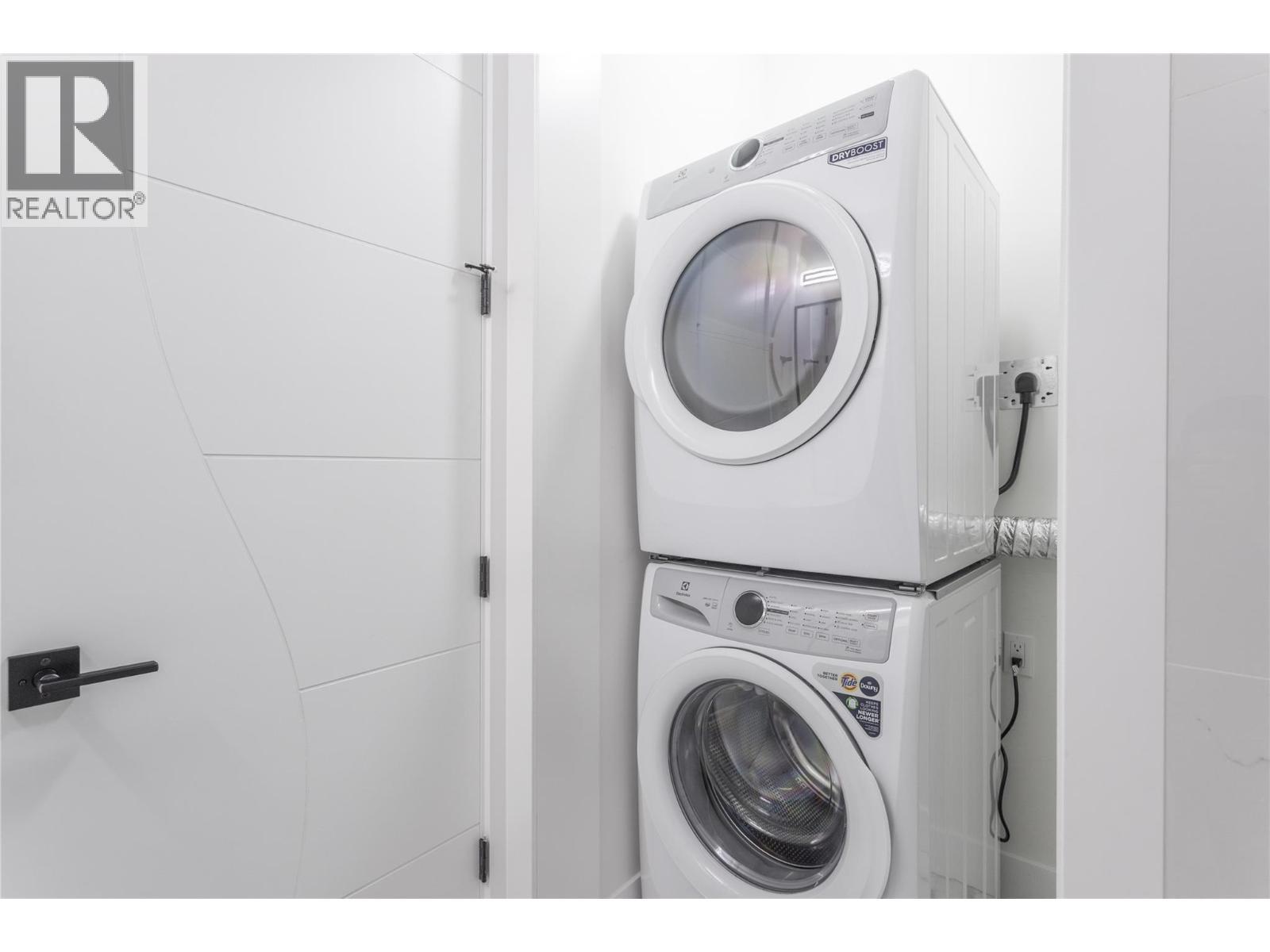 Suite Laundry - 1152 Hume Avenue, Kelowna, BC
