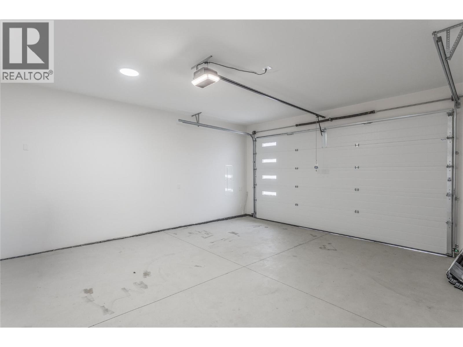 Garage - 1152 Hume Avenue, Kelowna, BC