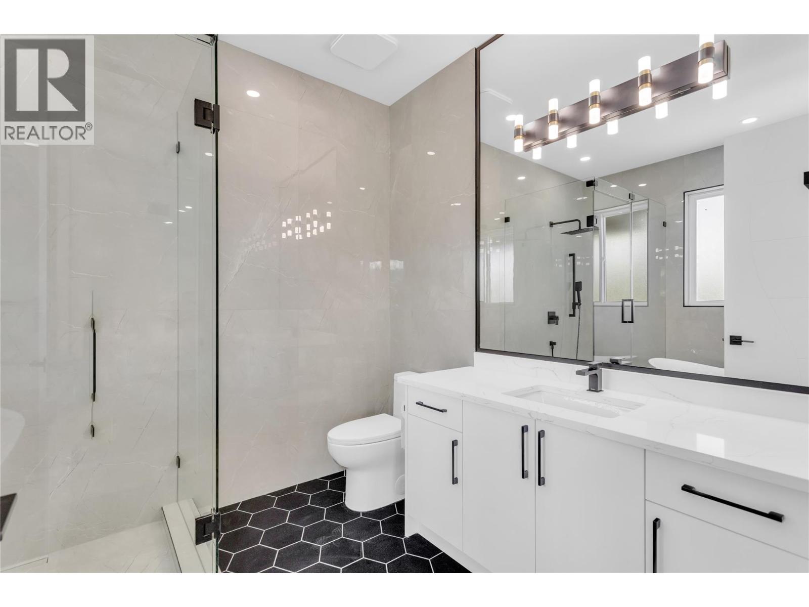 Ensuite - 1152 Hume Avenue, Kelowna, BC