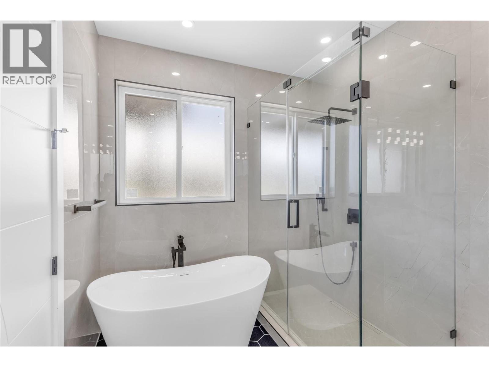 1152 Hume Avenue, Kelowna, BC