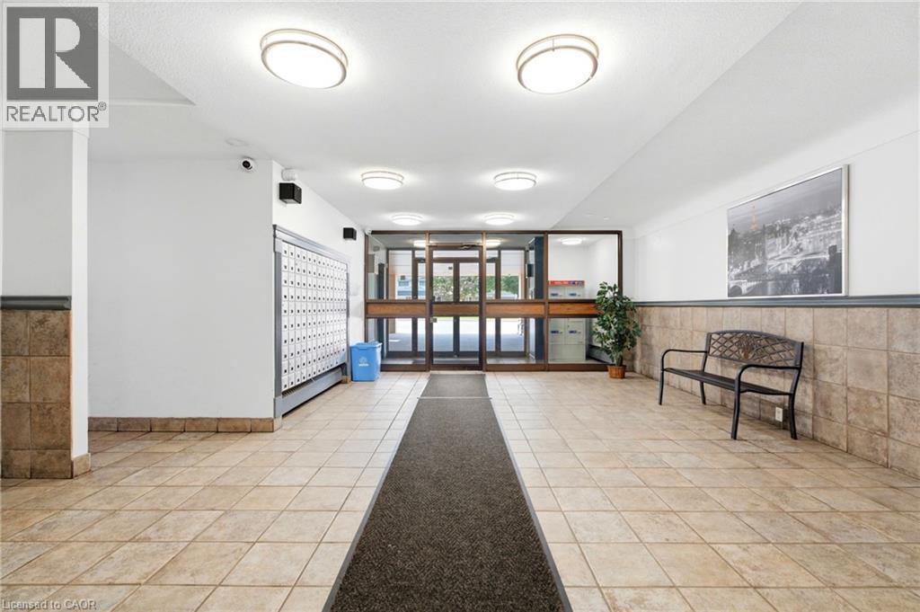 15 Nicklaus Drive Unit# 17, Hamilton, ON
