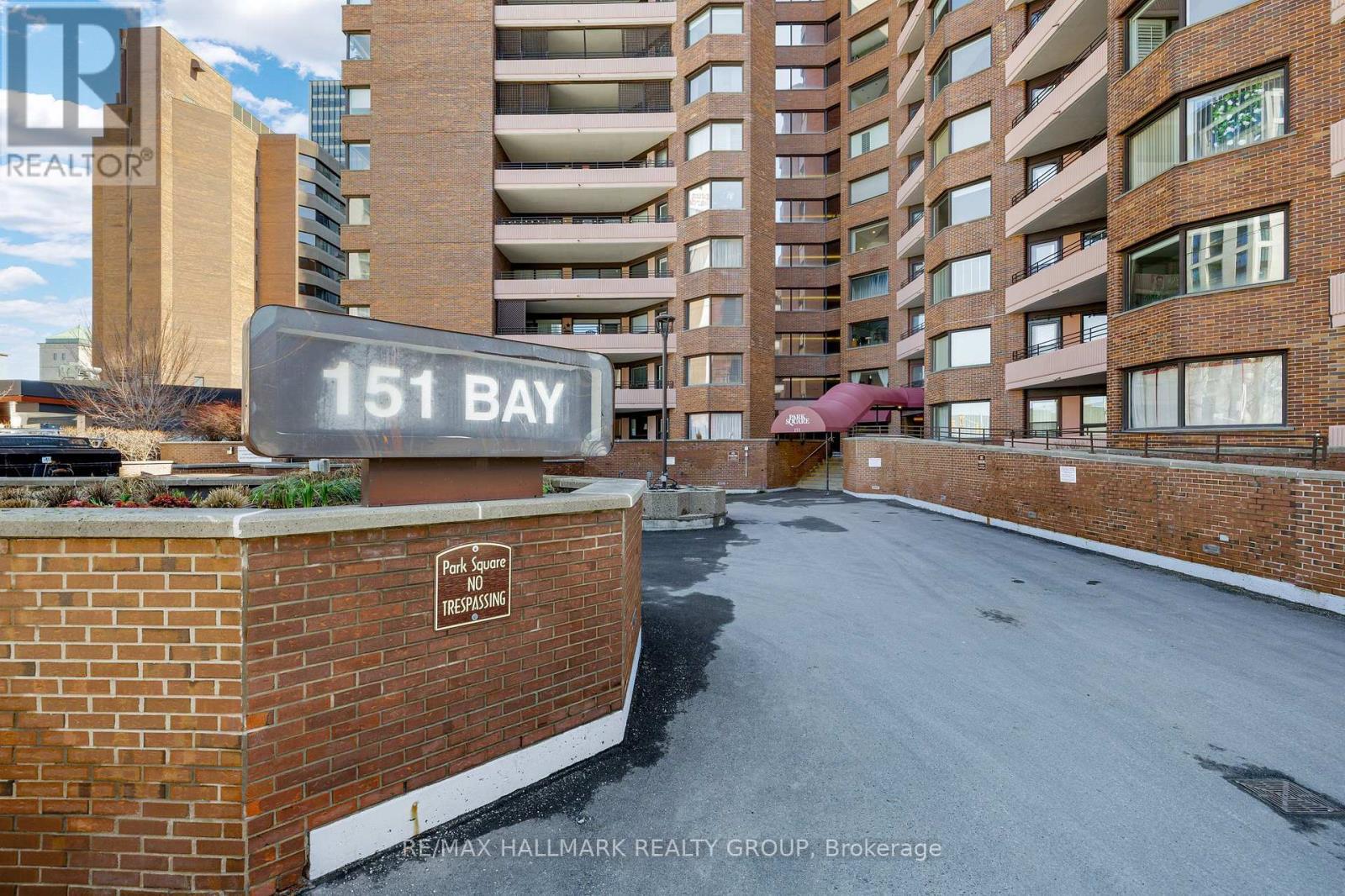810 - 151 Bay Street, Ottawa, ON