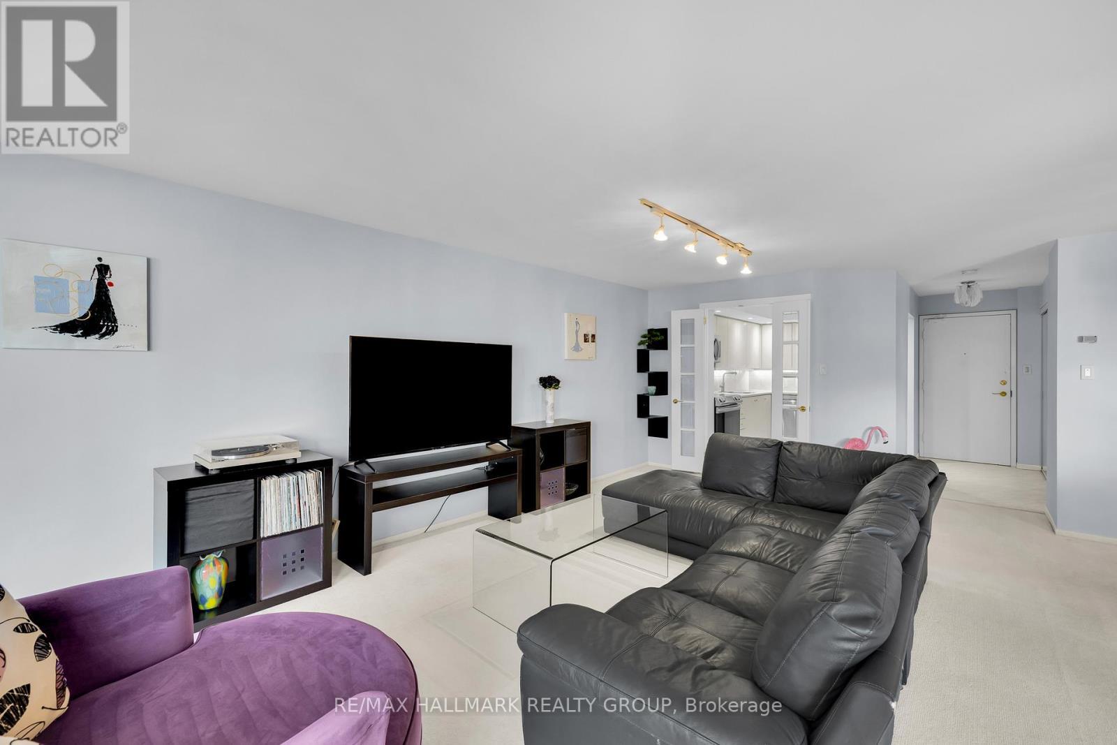 810 - 151 Bay Street, Ottawa, ON