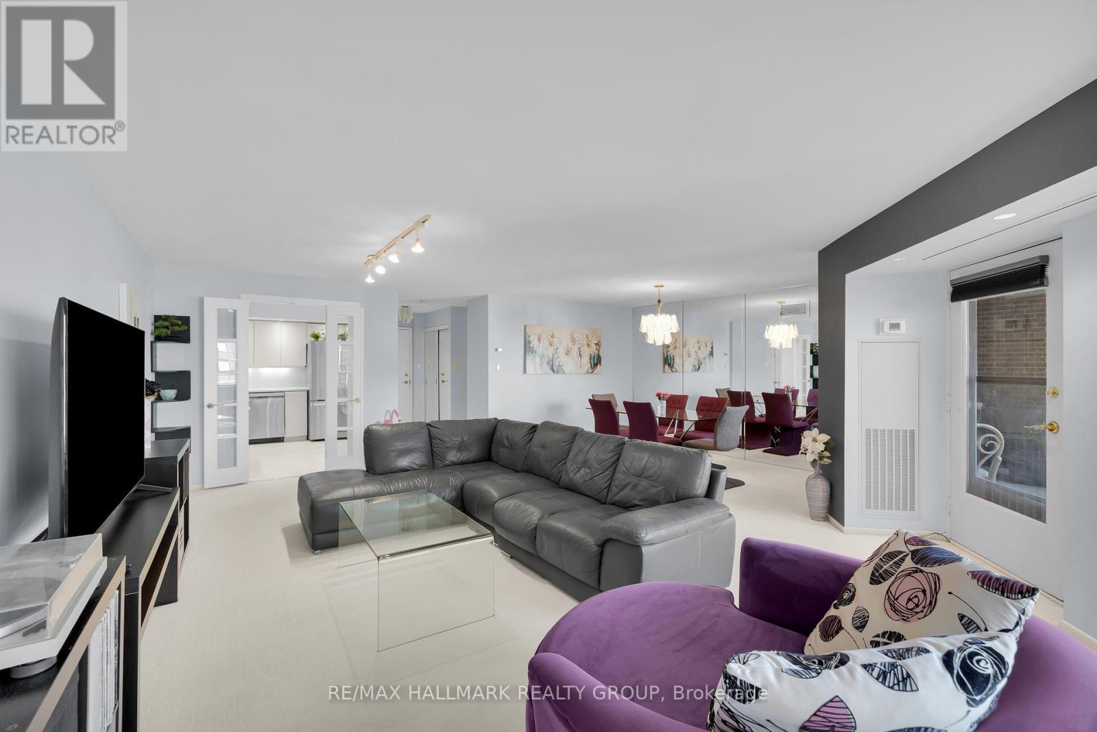 810 - 151 Bay Street, Ottawa, ON