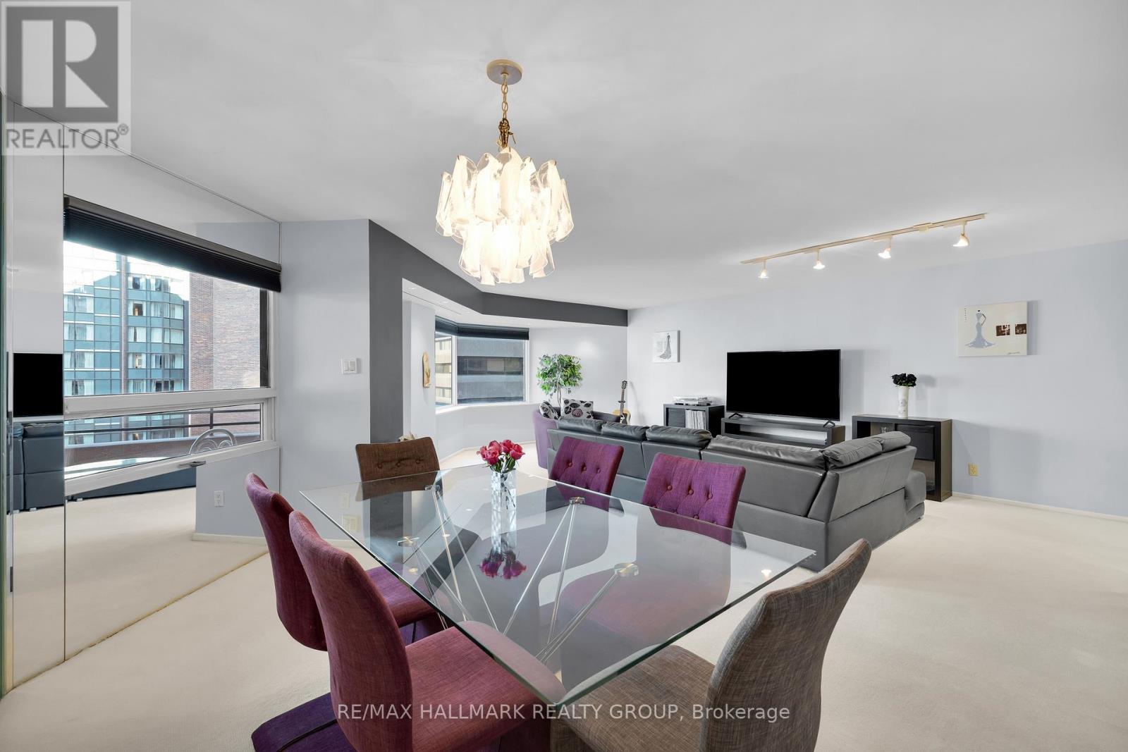 810 - 151 Bay Street, Ottawa, ON