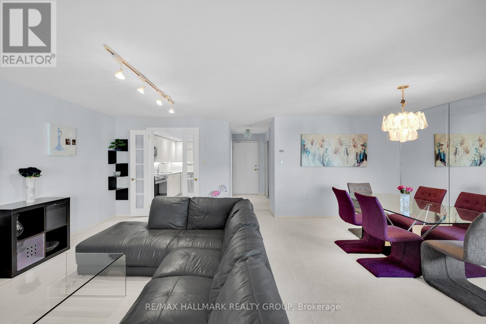 810 - 151 Bay Street, Ottawa, ON