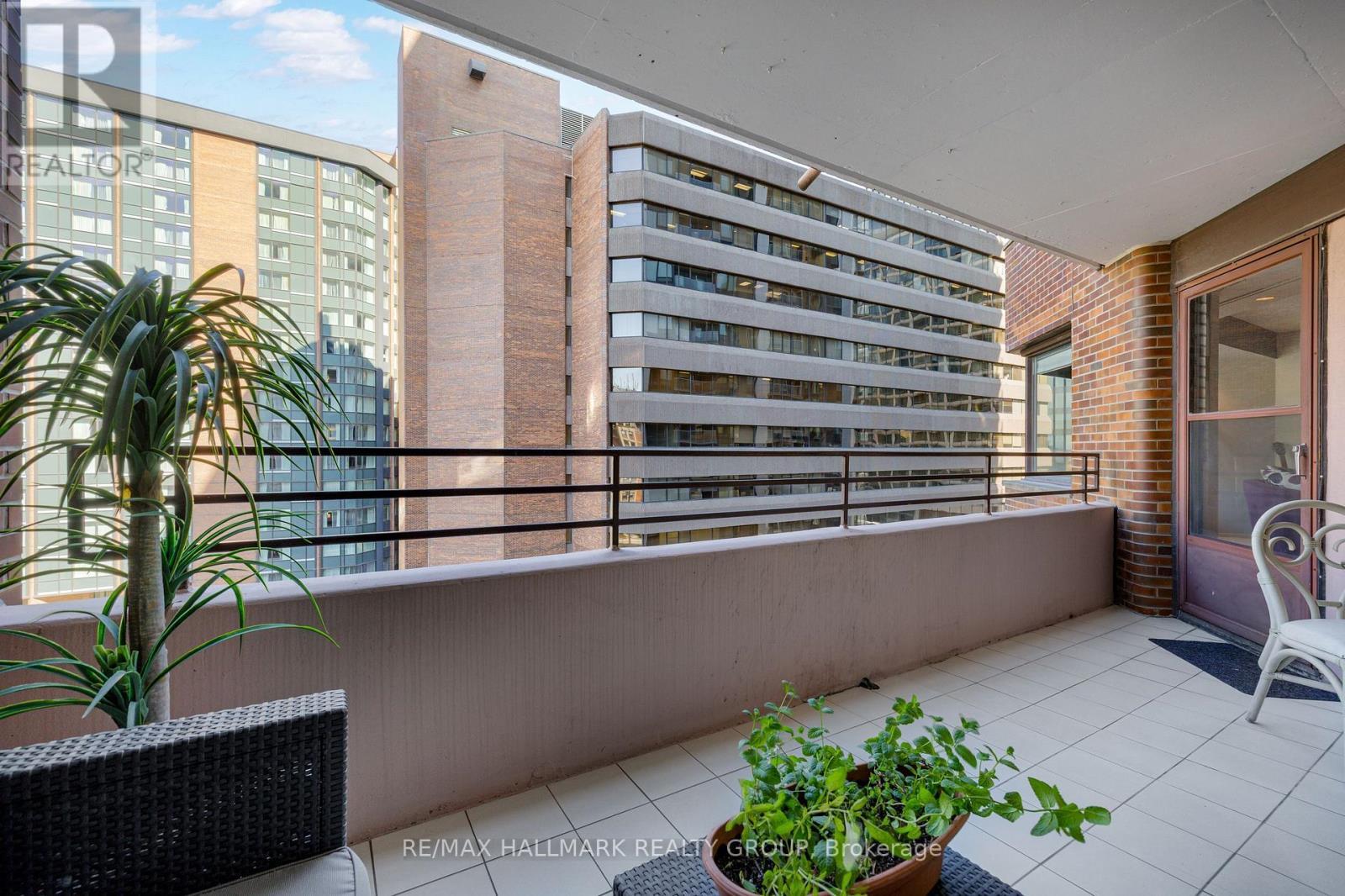 810 - 151 Bay Street, Ottawa, ON