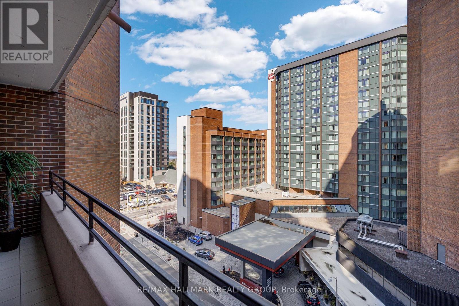 810 - 151 Bay Street, Ottawa, ON