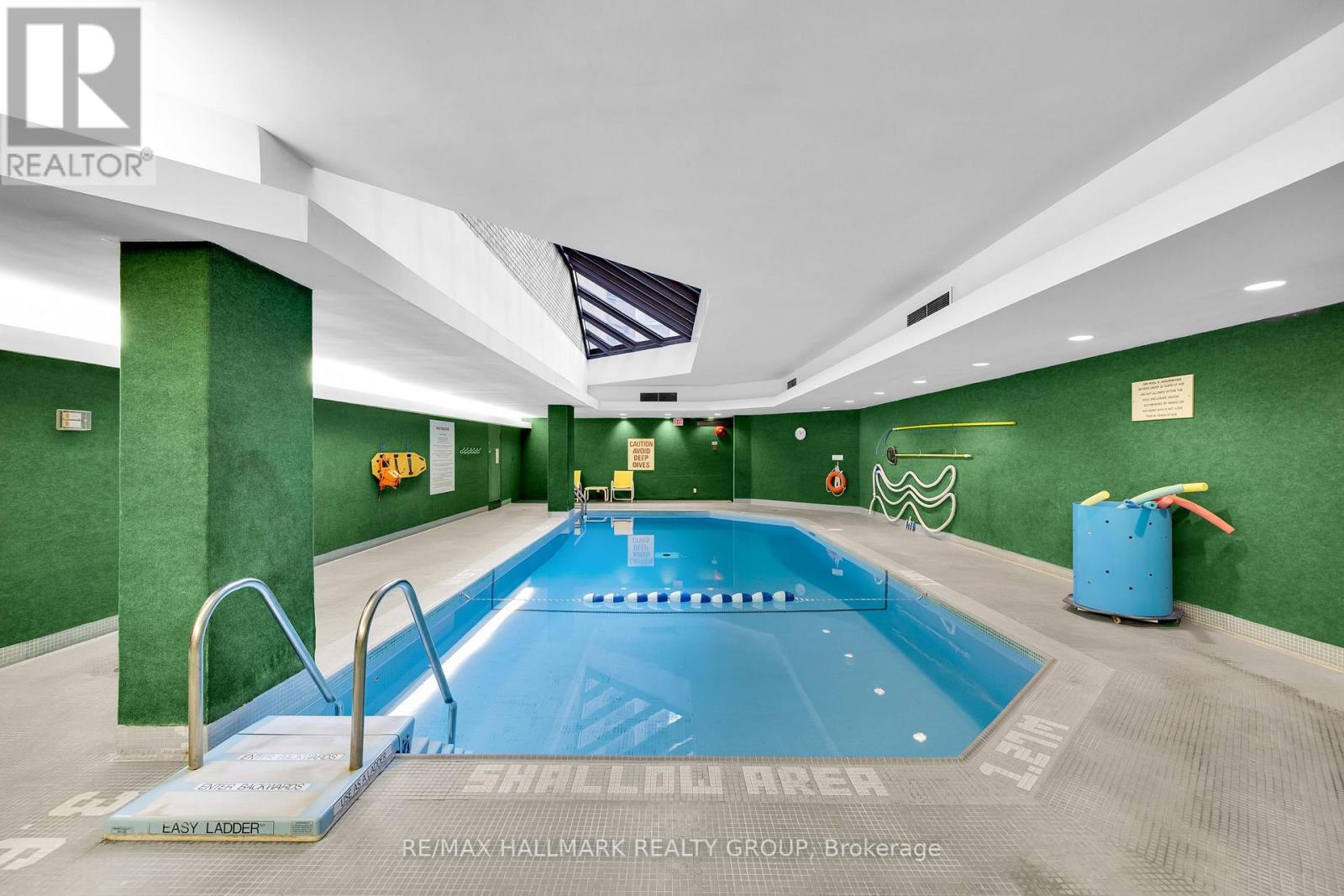 810 - 151 Bay Street, Ottawa, ON