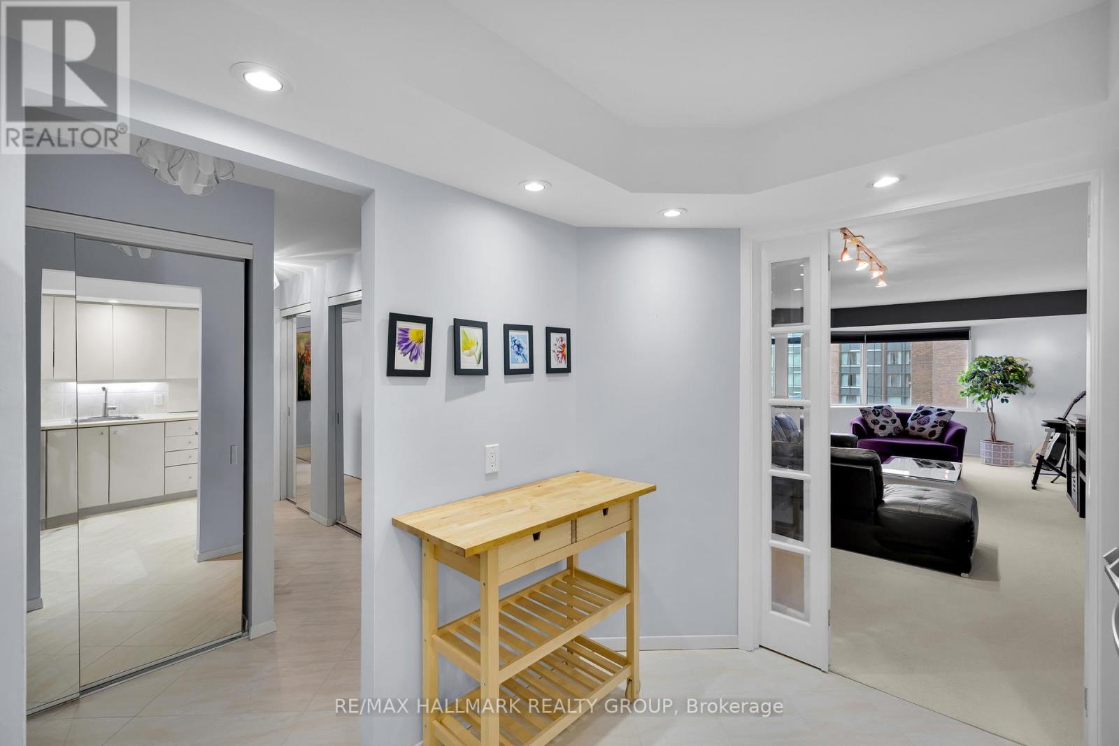 810 - 151 Bay Street, Ottawa, ON
