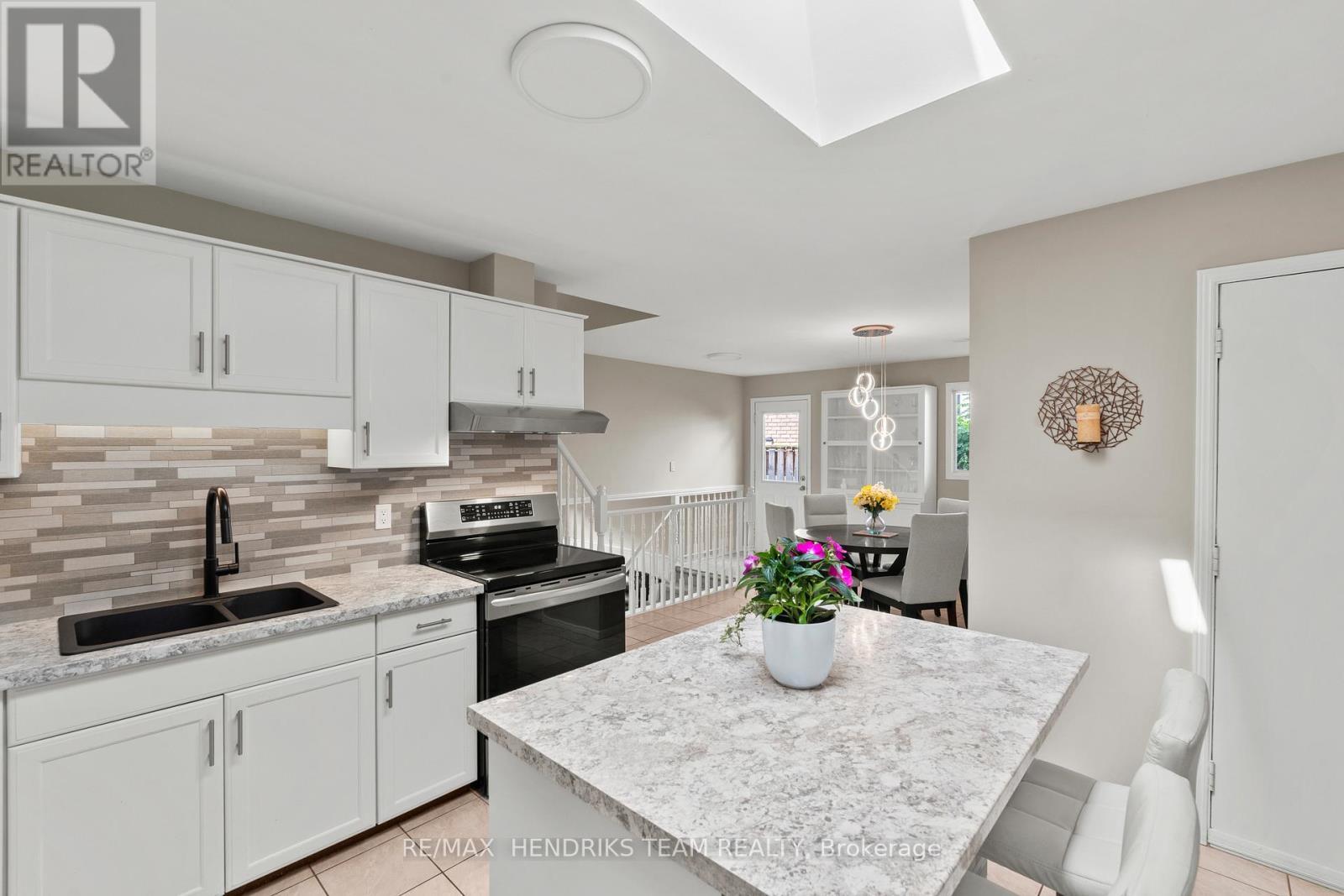 12 Stonebridge Gate, St. Catharines (Grapeview), ON