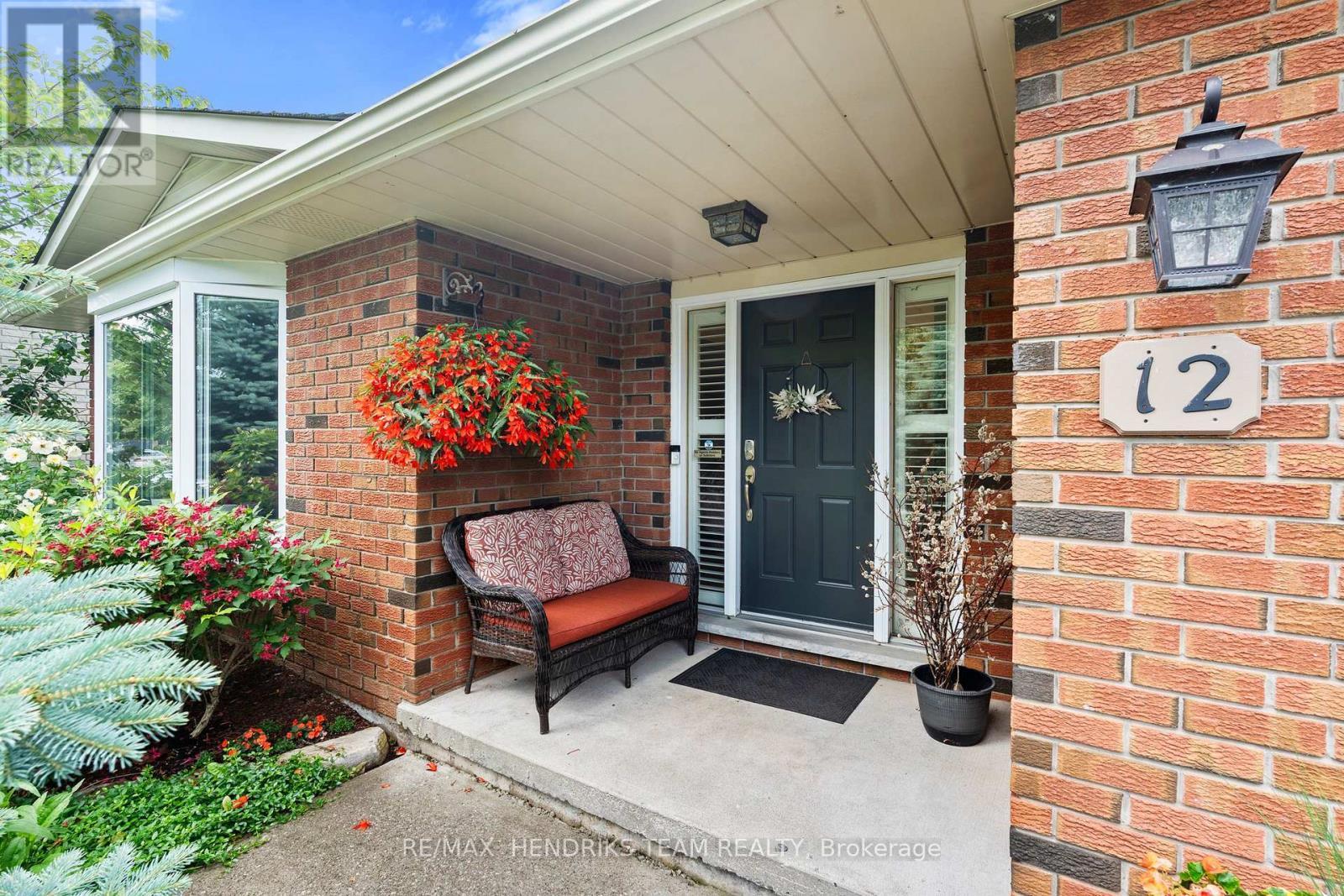 12 Stonebridge Gate, St. Catharines (Grapeview), ON