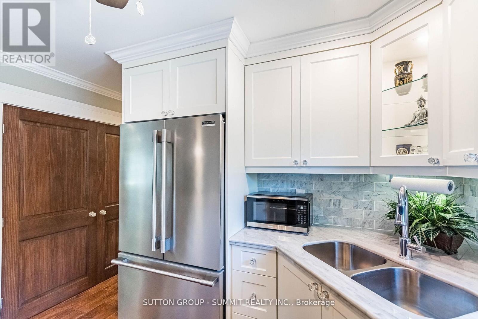 2084 Edinburgh Drive, Burlington, ON