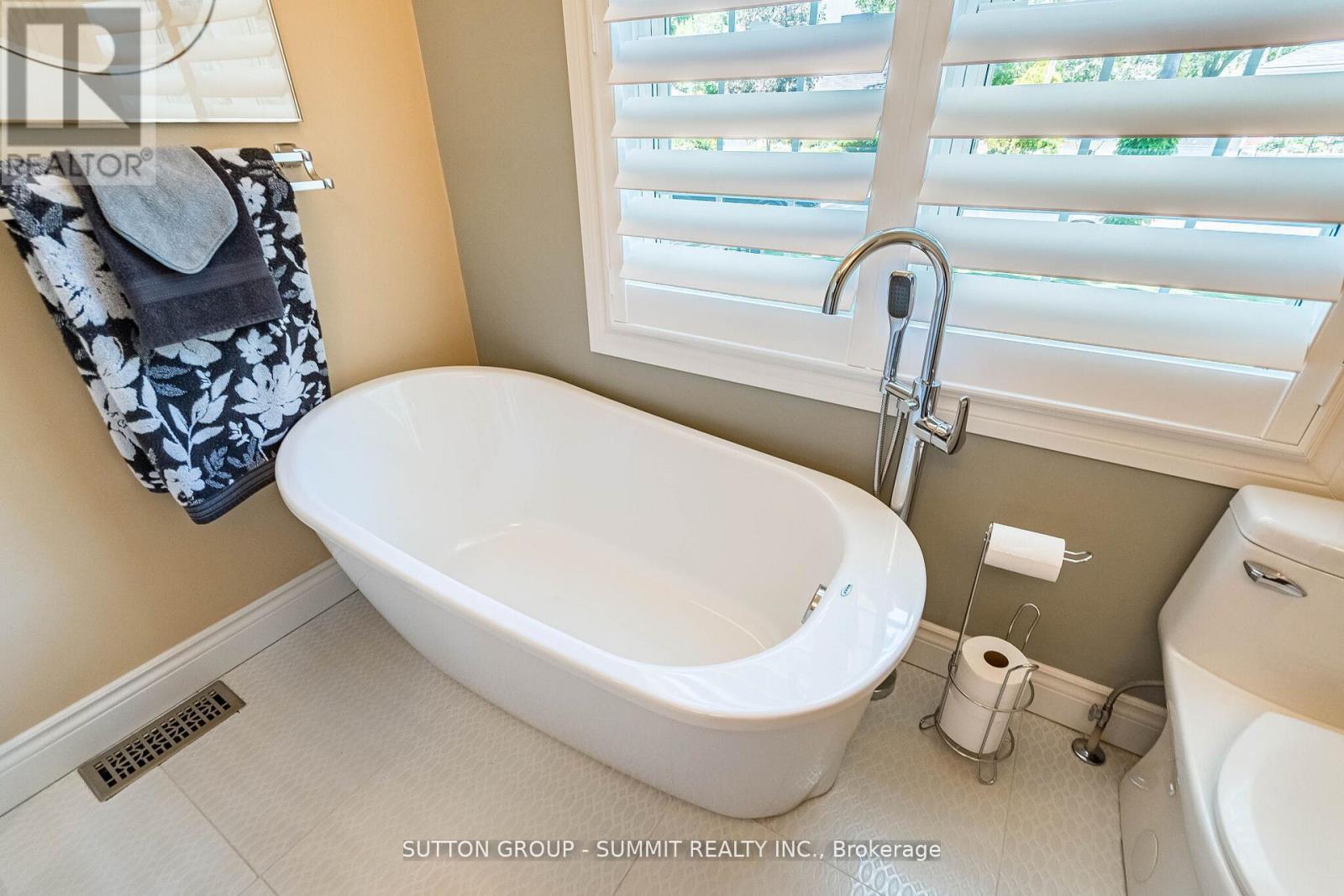 2084 Edinburgh Drive, Burlington, ON