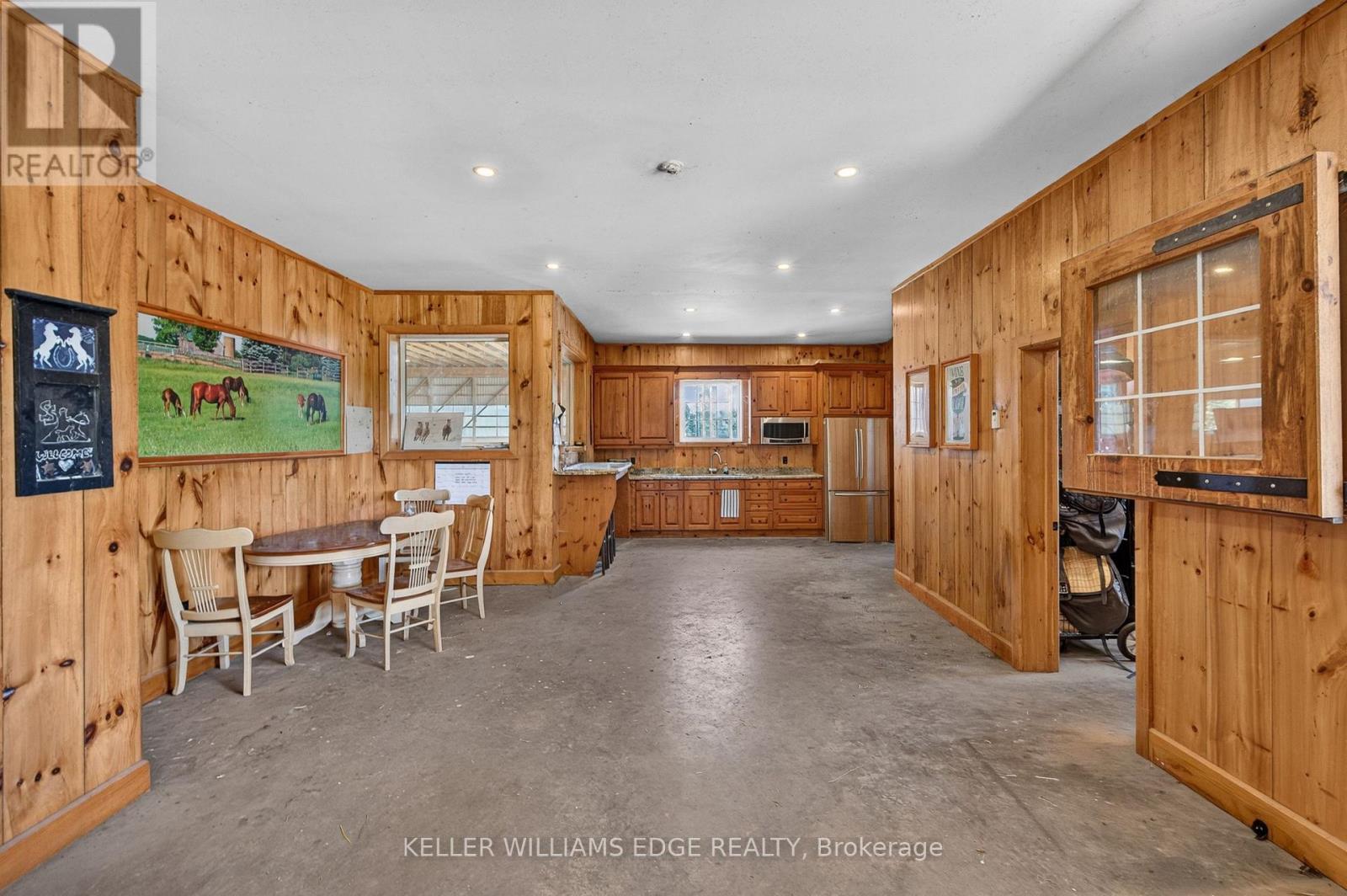 LOUNGE AREA - 564 8Th Concession Road E, Hamilton, ON