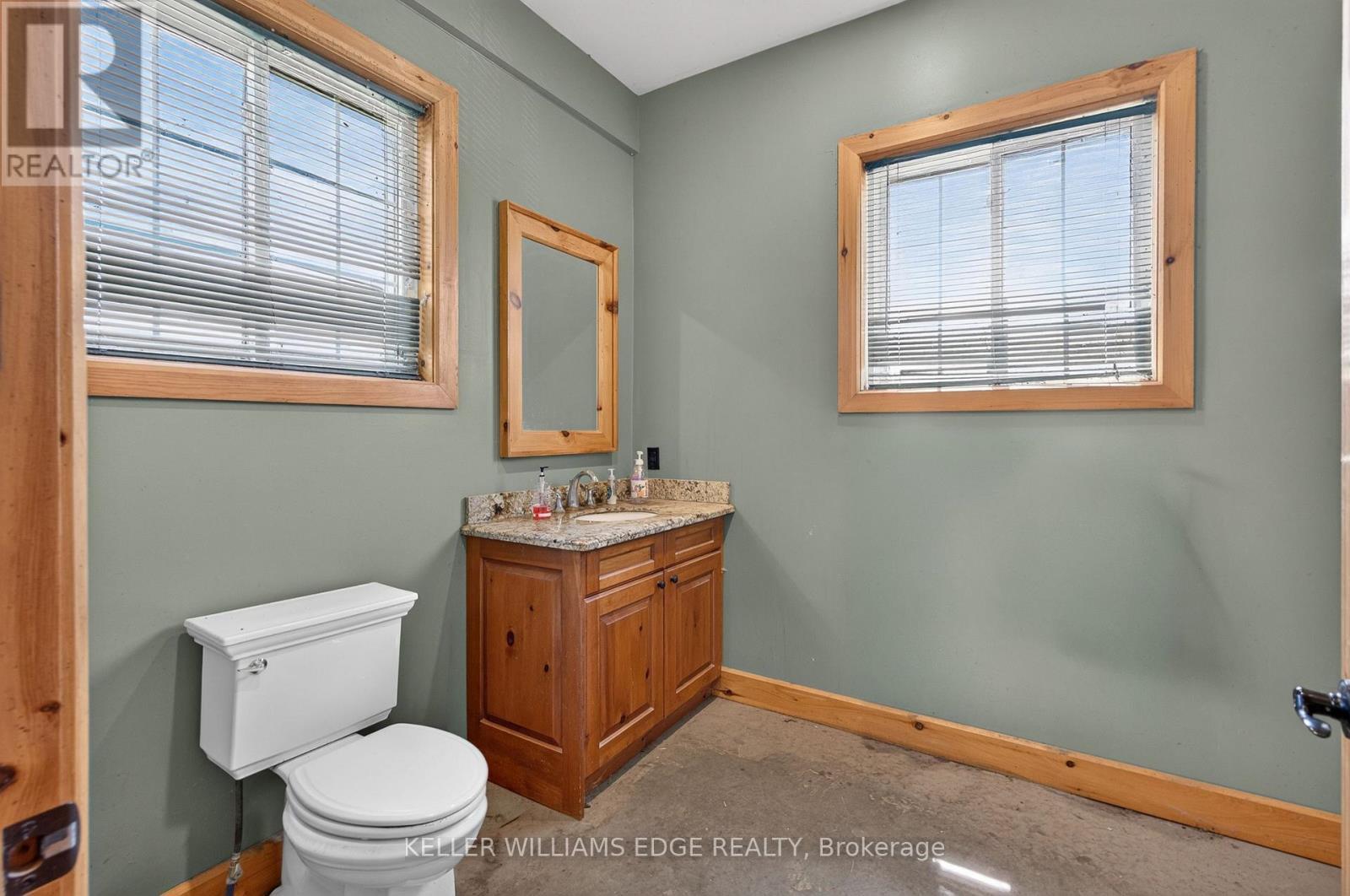 3 PIECE BATH - 564 8Th Concession Road E, Hamilton, ON