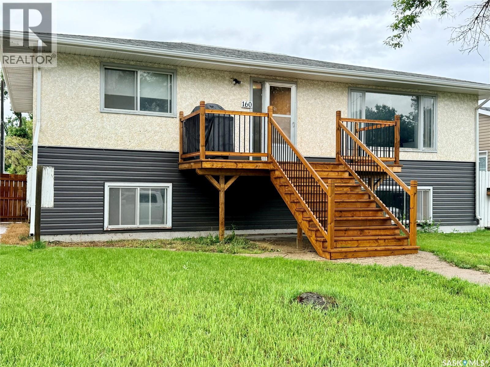 160 3Rd Avenue Se, Swift Current, SK