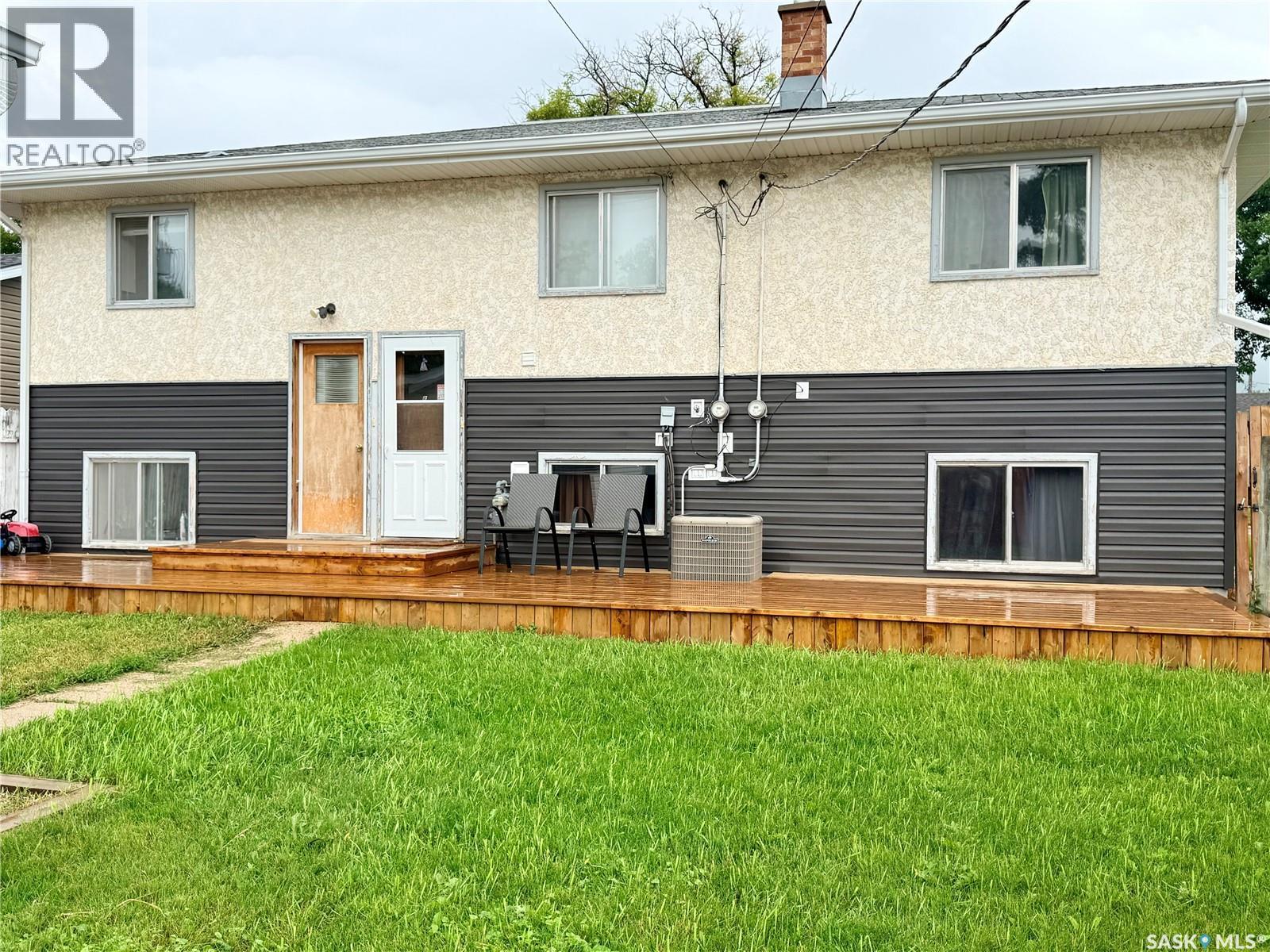 160 3Rd Avenue Se, Swift Current, SK