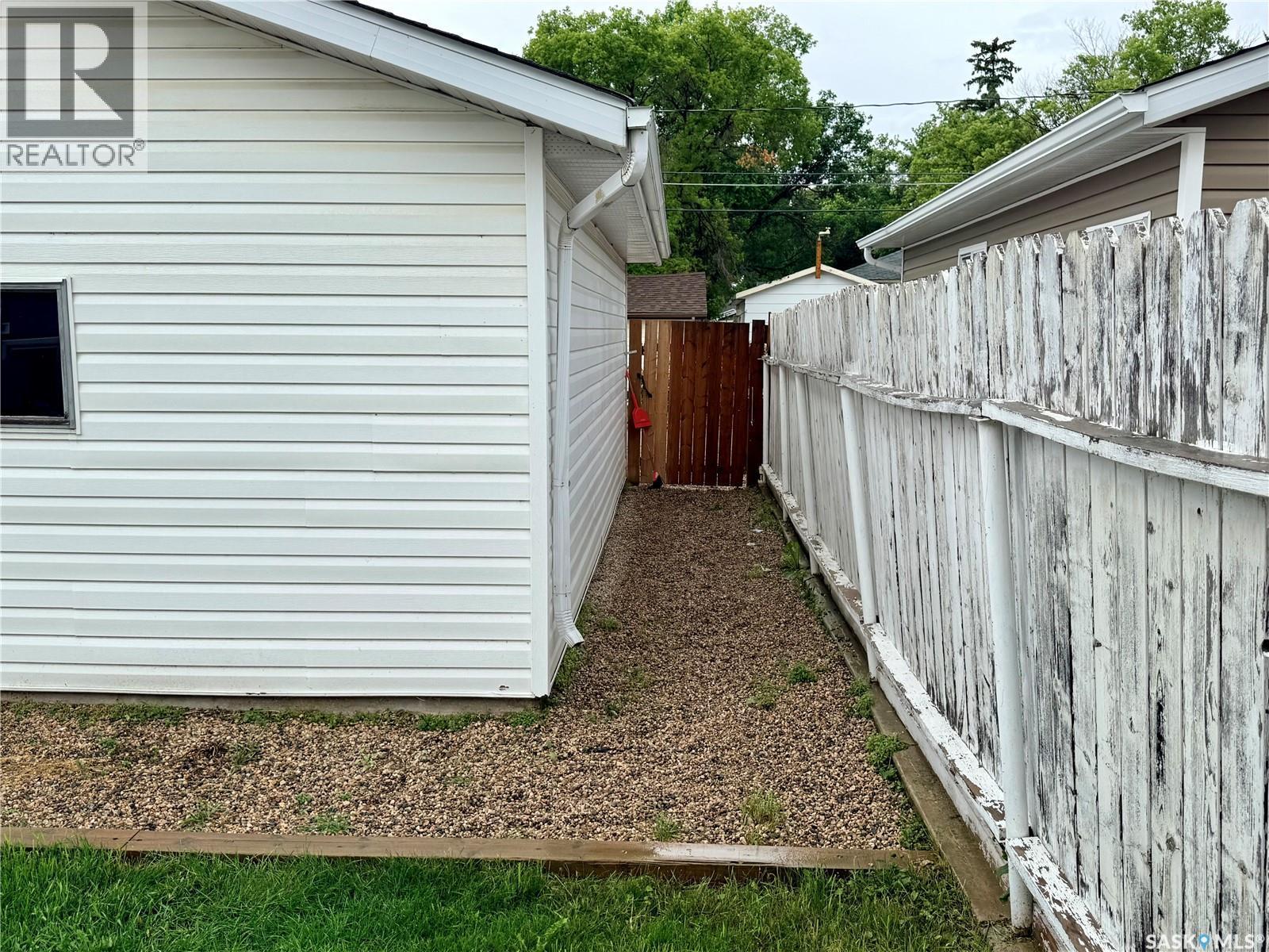 160 3Rd Avenue Se, Swift Current, SK