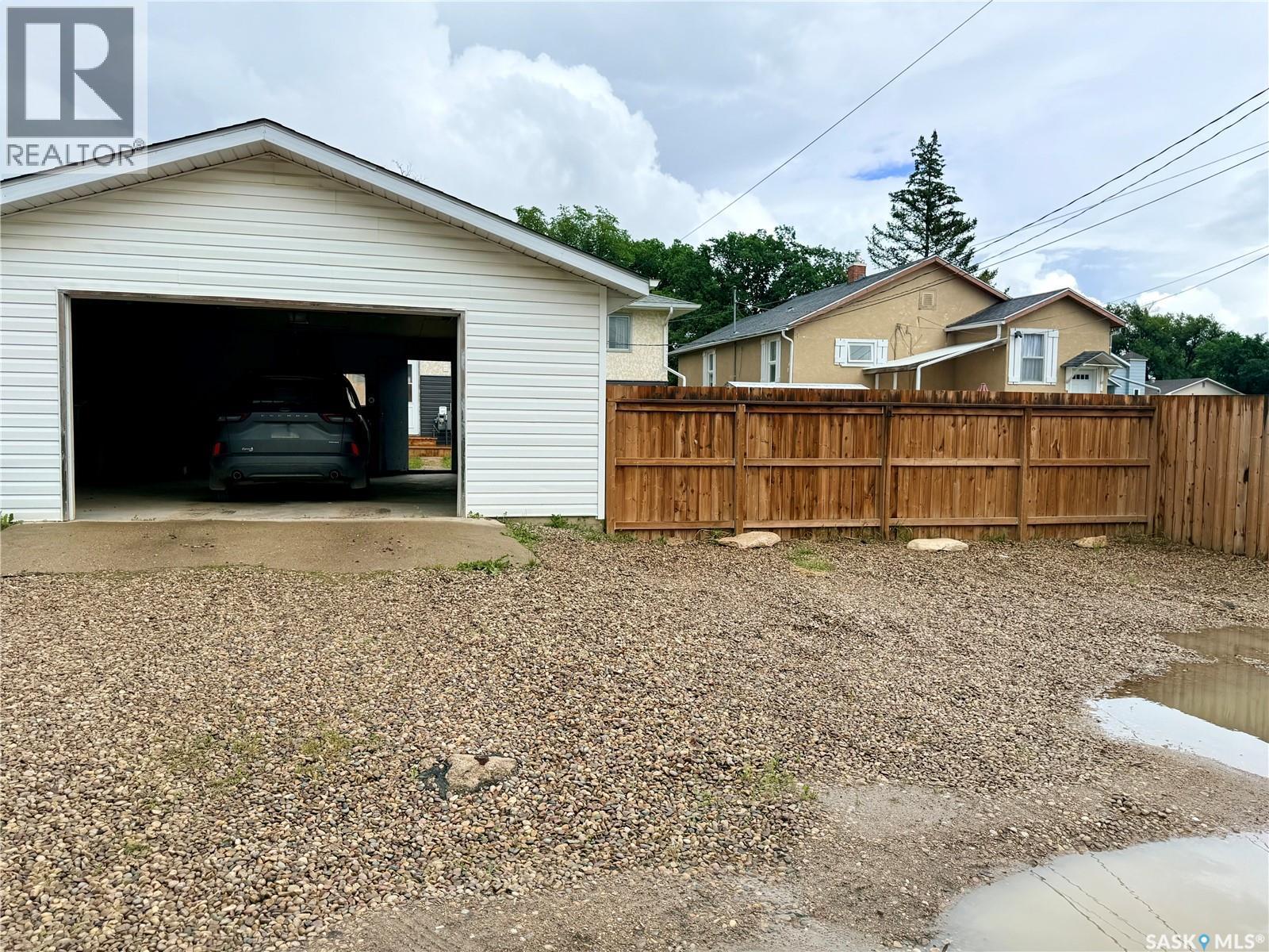 160 3Rd Avenue Se, Swift Current, SK